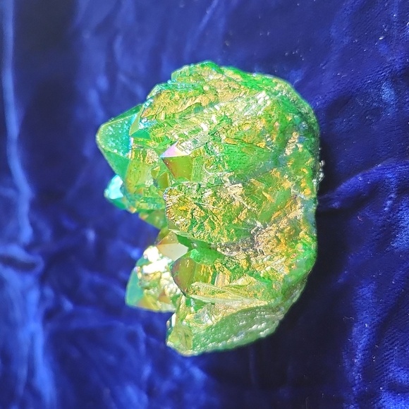 Green Aura titanium crystal cluster - Picture 2 of 4